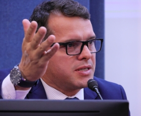 Lançamento da obra Crimes de feminicídio no enquadramento midiático: o que não é nominado não existe (Brasil, 2015-2018). 04/12/2025. Foto: Beto Monteiro/Ascom UnB